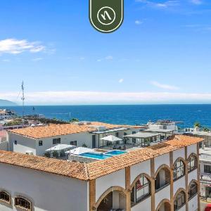 Restored Historic 2 BR Condo in Downtown - Pool