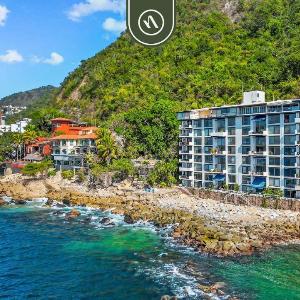 Oceanfront 2 BR Condo with Spectacular View - Pool