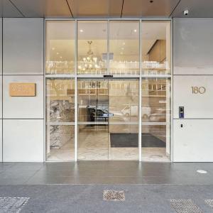 Vision Studio Apartment – Square View & Parking