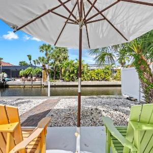 Siesta Key Waterfront Oasis - Heated Pool Dock Walk to Village & Beach