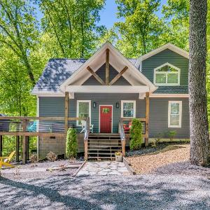 Lake House Near Two Marinas with Boat Parking