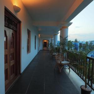 The Colonial Courtyard