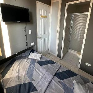 Cuarto con baño privado cerca de estación de metro 12 de octubre