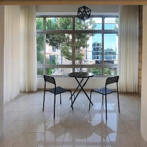 3BR Central Apt Balcony & Abdoun Bridge View