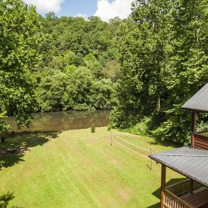 Astounding River View - Outdoor Hot Tub Volleyball Net Game Room + More!