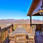 Amazing Mountain View - Outdoor Hot Tub Pool Table + Outdoor Fireplace!