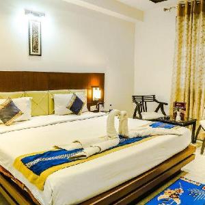 Hotel Taj Heights