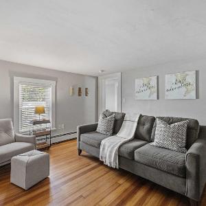 Exeter 2nd Floor 2 Bed 1 Bath- Pet Friendly