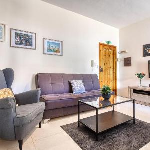 Cosy 1 Bedroom with balcony in St Julians AEBE1