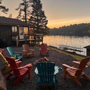 6BR Waterfront Lodge on Round Lake Private Sandy Shoreline Dock Fire Pit Panoramic Views