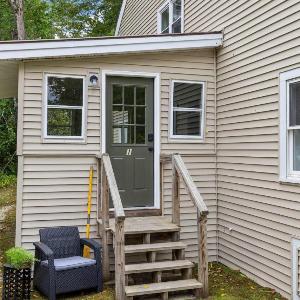 Comfy Large Bungalow - 4 Bed 1BA On Private Pond