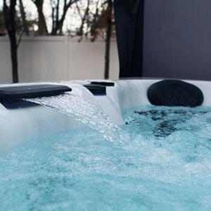Apres Abode • Pet-Friendly Ski Retreat w/ Hot Tub