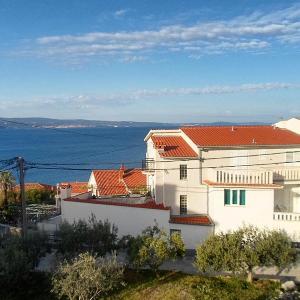 Apartments by the sea Rat Omis - 10014