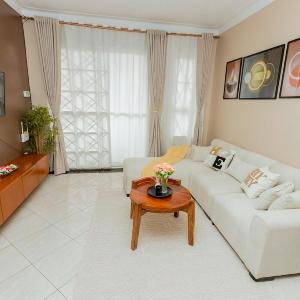 Modern Cozy Haven with balcony views in Kiwatule Ntinda