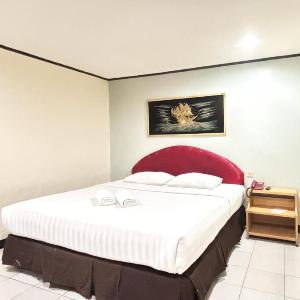 Hotel Pasar Besar RedPartner near Tugu Pahlawan