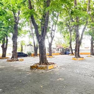 Hotel Pasar Besar RedPartner near Tugu Pahlawan