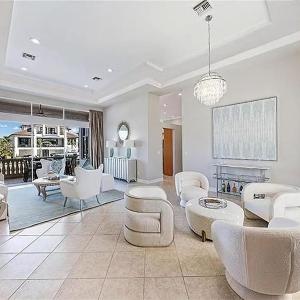 Waterfront Retreat- Pool & Spa walk to beach