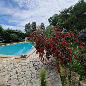 Appartement spacieux à Arles avec piscine et jardin partagé