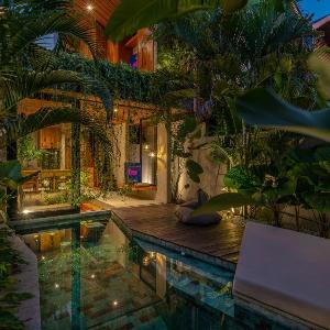 Veda - Sleek 2BR Canggu Oasis with Lush Tropical Vibes!