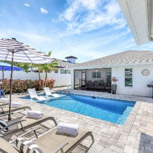 NEW Magnolia Manor 4 bdrm | Private Pool | Vanderbilt Beach & Mercato
