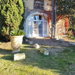 Appartement lumineux à Arles avec piscine partagée