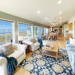 Beautiful Ocean Front Home! Sweeping Ocean Views! Pacific Sands Waldport