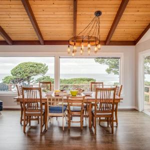 Hot Tub! Ocean Front & Dog Friendly! Ocean Watch