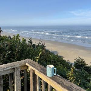 Ocean Front with Spectacular Views! 2 Bedroom 2 Bath! Seal Rock Cottage!
