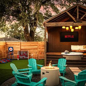 Private home with Hot Tub & Mini Golf & Fun Vibes near downtown Houston