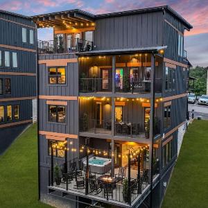Sleeps 21 - Heated Pool - Hot Tub - Mountain Views