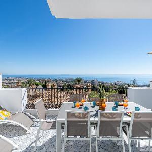 797 HOLIDAY RENTALS-Blue Pearl Luxury Apartment with Stunning Views