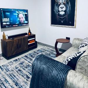 Cozy 1BR Stay Near Bahai Temple - WIFI AC SMART TV