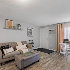 Stylish 1st Flr 1Bed Condo-Close to Downtown Dover