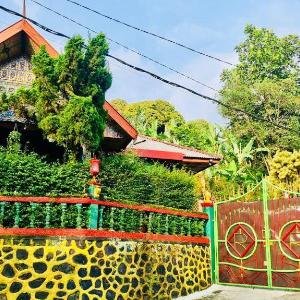Villa Ricky Van Wijaya