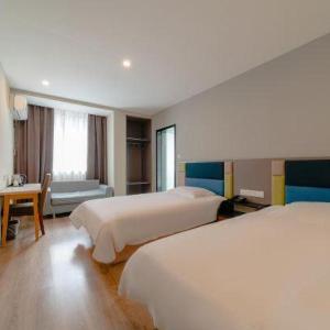 Ease Hotel - Wuhan Chuhe Han Street Subway Station