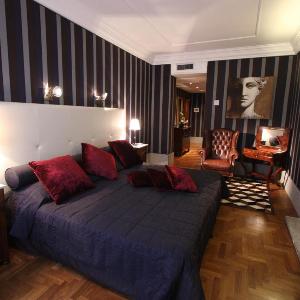 The Inn at the Spanish Steps Elegant Collection - GioielloJewel