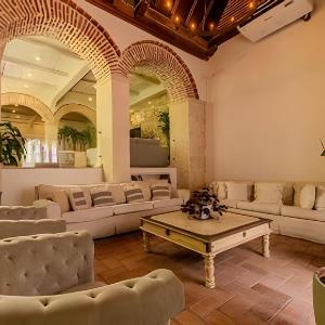 5 Bedroom House in the Walled City with Pool