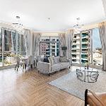 StayMada - Torch Tower Stunning Balcony City Views