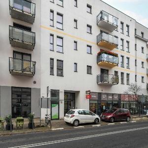 Red and Grey Apartment for 8 People in Poznań with Parking by Noclegi Renters