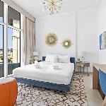 VayK - Luxurious 2BR on the Palm with Private Beach Access