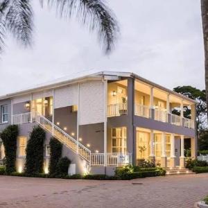 Luxe Avondale Boutique Hotel