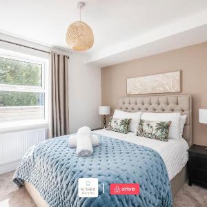 Beachside Retreat l Sun Terrace l Hot Tub l Free Parking l Seaside Escapes Short Lets & Serviced Accommodation