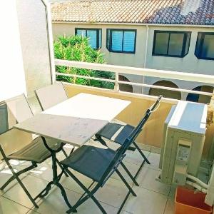 Charming 2-room apartment with balcony in the city
