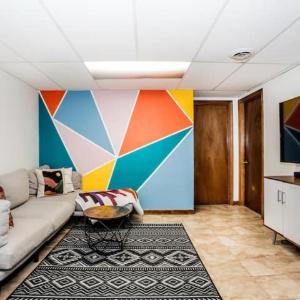 Stylish Garden-Level 2BR: Quiet Neighborhood