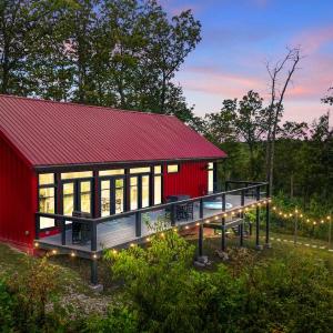 Luxury Hot-Tub WiFi - A Red River Barnhouse