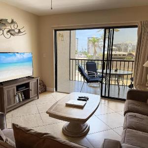 Santa Maria • Beach & Boating Getaway • Sleeps 8