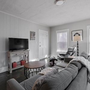 Stylish First Floor Apartment w Private Front Porch