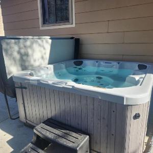 One Level Home Near Downtown Hot Tub