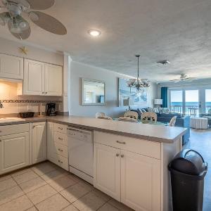 GSP3 Summer Breeze Oceanfront Condo Elevator Pool Fitness Club!