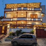 Hill View Guest House - Family Hotel at Central Location near to Airport Food Street and all amenities